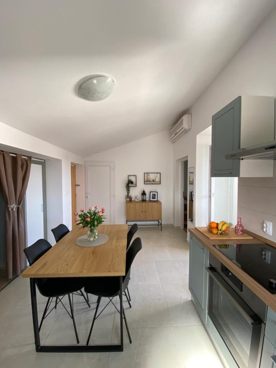 Kitchen or kitchenette, Dining area, pet friendly