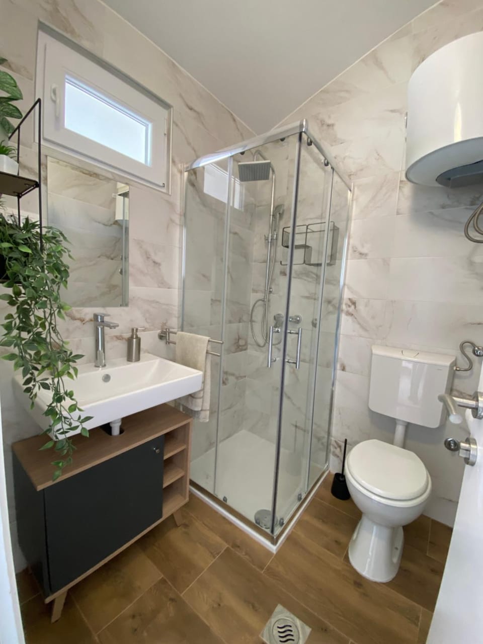 Shower, Toilet, Bathroom, towels