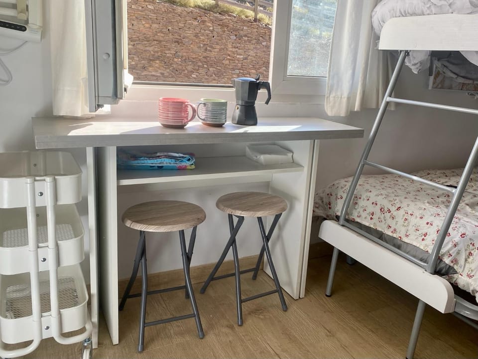 Bed, Photo of the whole room, Dining area, Bedroom, bunk bed, hair dresser