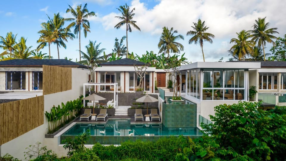 Property building, Balcony/Terrace, Balcony/Terrace, Garden view, Swimming pool, sunbed