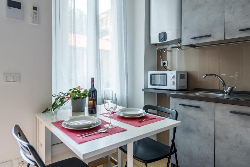 Kitchen or kitchenette, Dining area, minibar