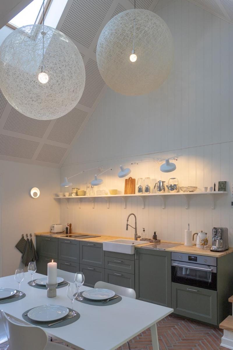Kitchen or kitchenette, Dining area, stove