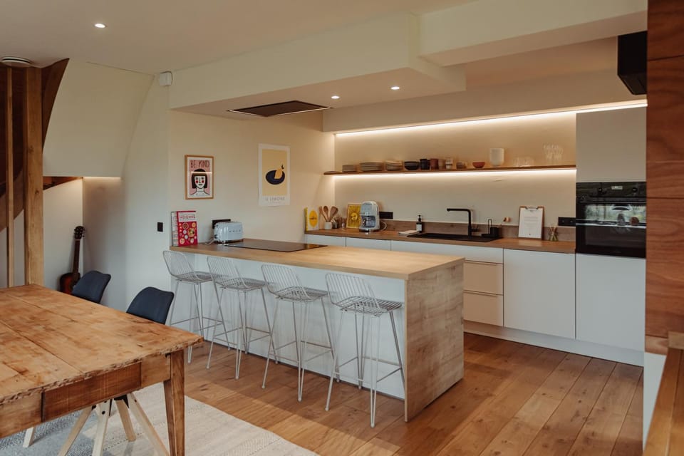 Kitchen or kitchenette, Dining area, pet friendly, stove