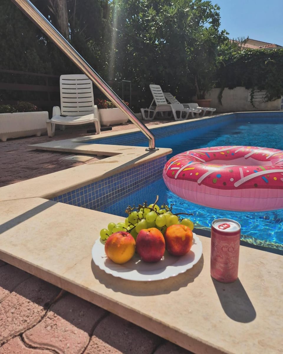 Swimming pool, sunbed