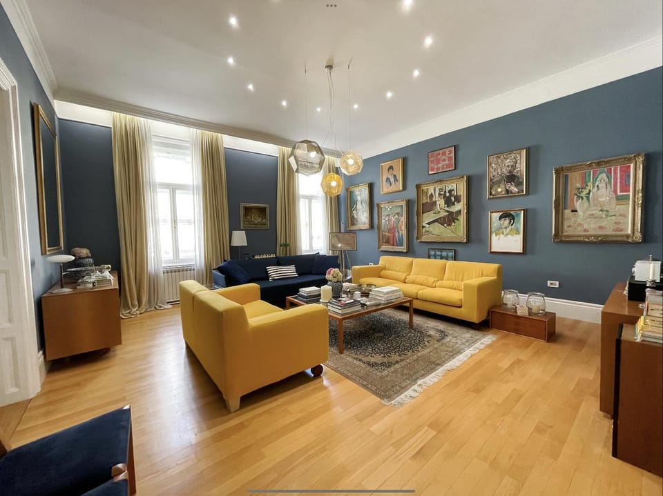 Living room, Seating area
