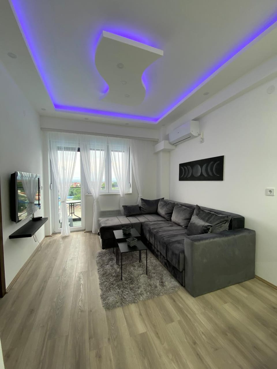 Communal lounge/ TV room, TV and multimedia, Living room, Seating area, Dining area, Evening entertainment
