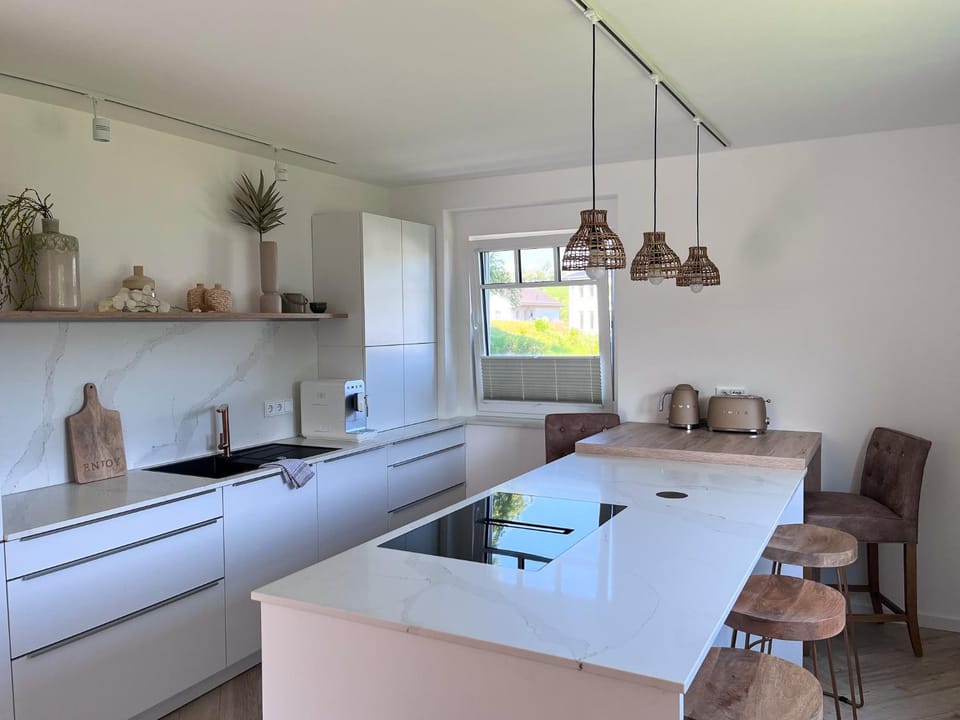 Kitchen or kitchenette, Dining area, pet friendly, stove
