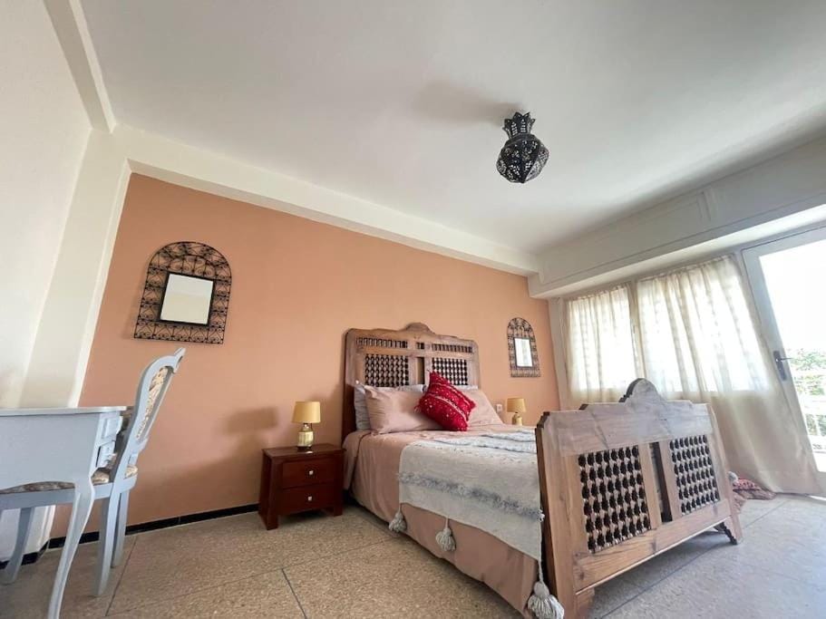Bed, Photo of the whole room, Seating area, Bedroom