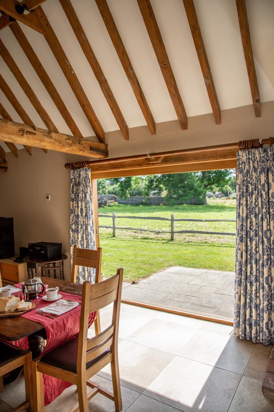 The Cowshed Apartment in Rother District