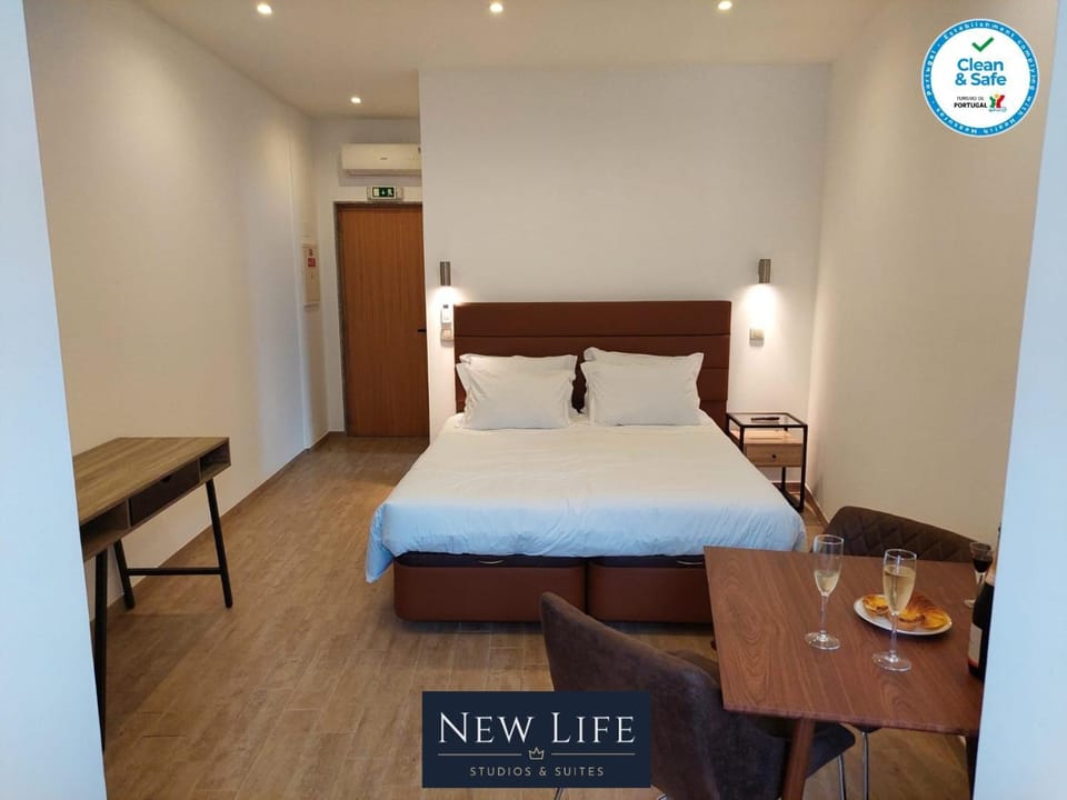 Bed, Photo of the whole room, Bedroom, Text overlay, air conditioner