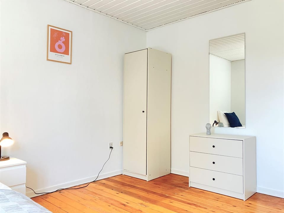 Bedroom, wardrobe