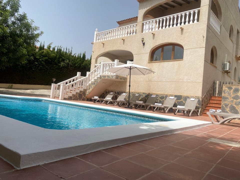 Property building, View (from property/room), Balcony/Terrace, Pool view, Swimming pool, Swimming pool, sunbed