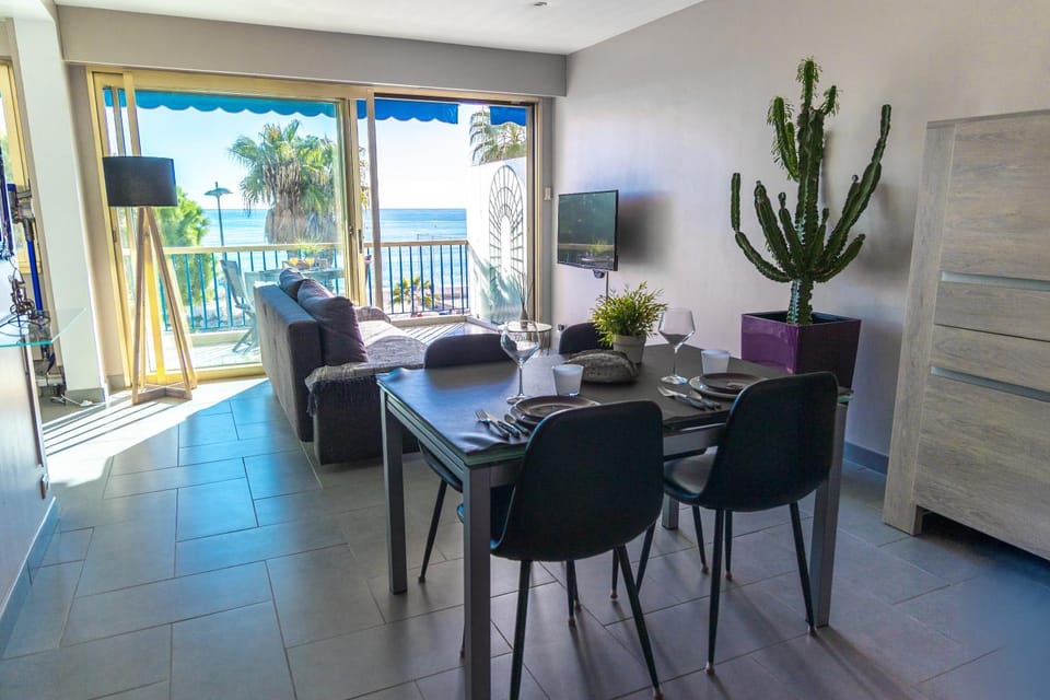 Appartement vue mer Apartment in Cagnes-sur-Mer
