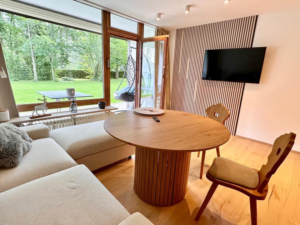 Grubhof Schlosspark, Apartment mit Indoor Pool und Garten Apartment in Berchtesgadener Land