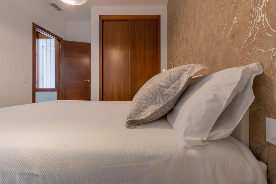 Bed, Photo of the whole room, Bedroom, wardrobe