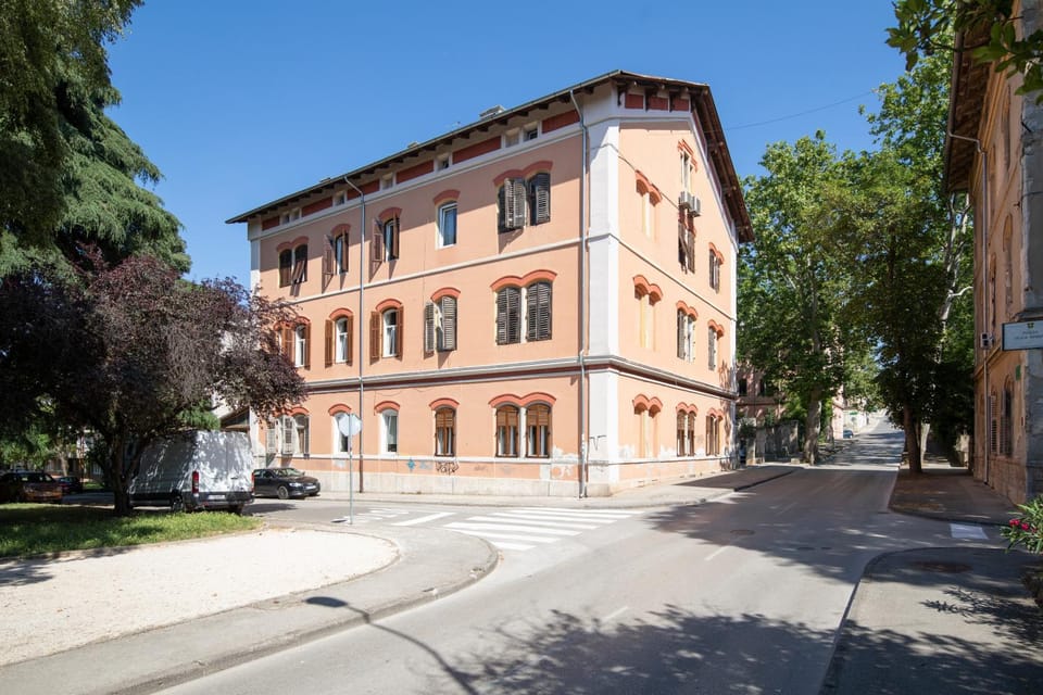 Property building, Quiet street view
