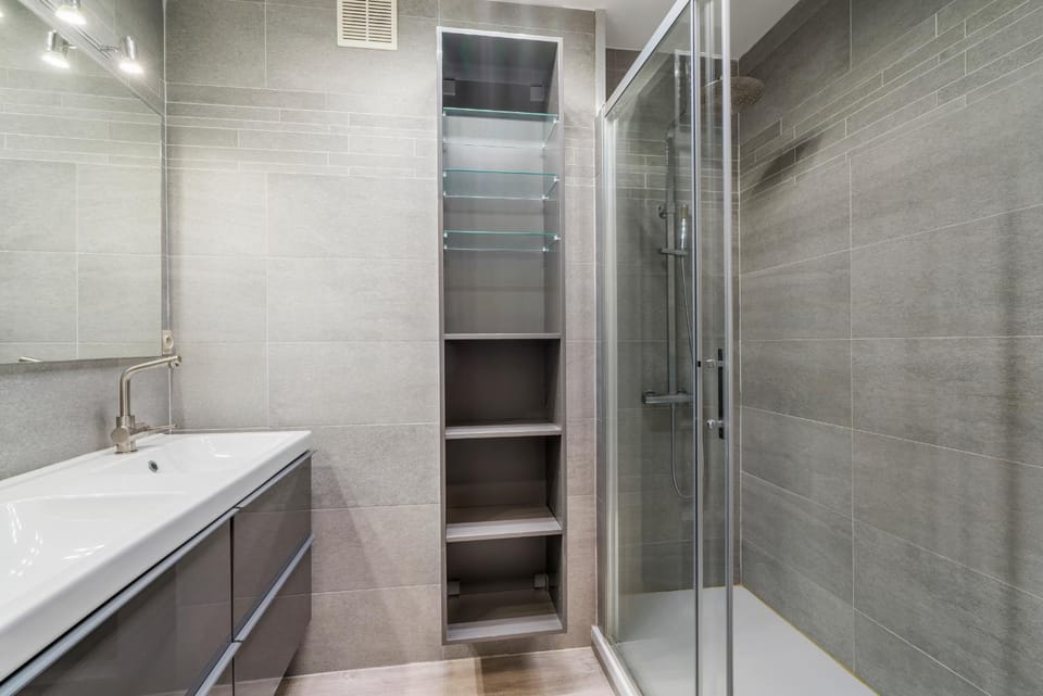 Shower, Bathroom