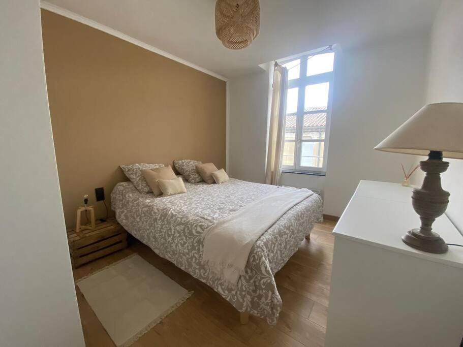White Wood Apartment in Narbonne