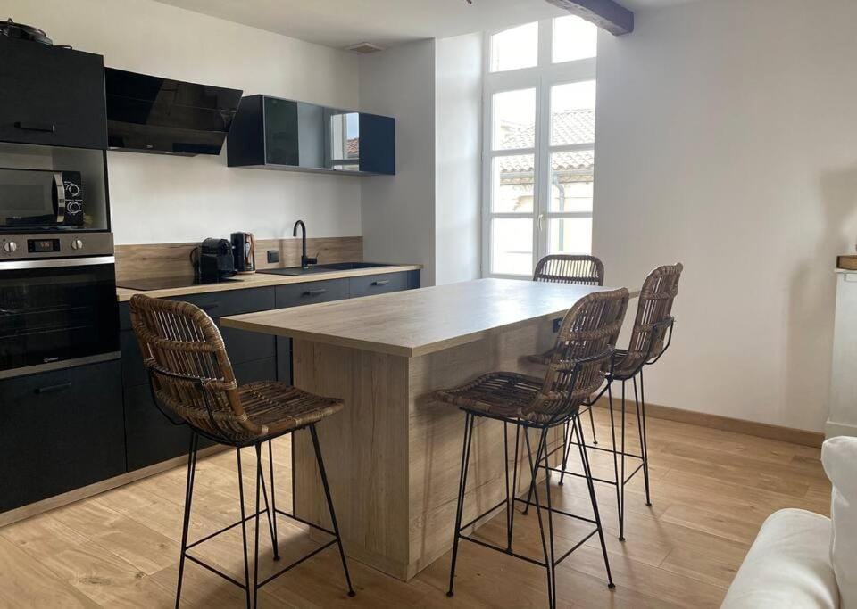 White Wood Apartment in Narbonne