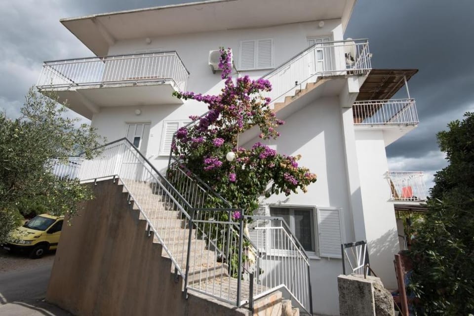Property building, Facade/entrance, Off site
