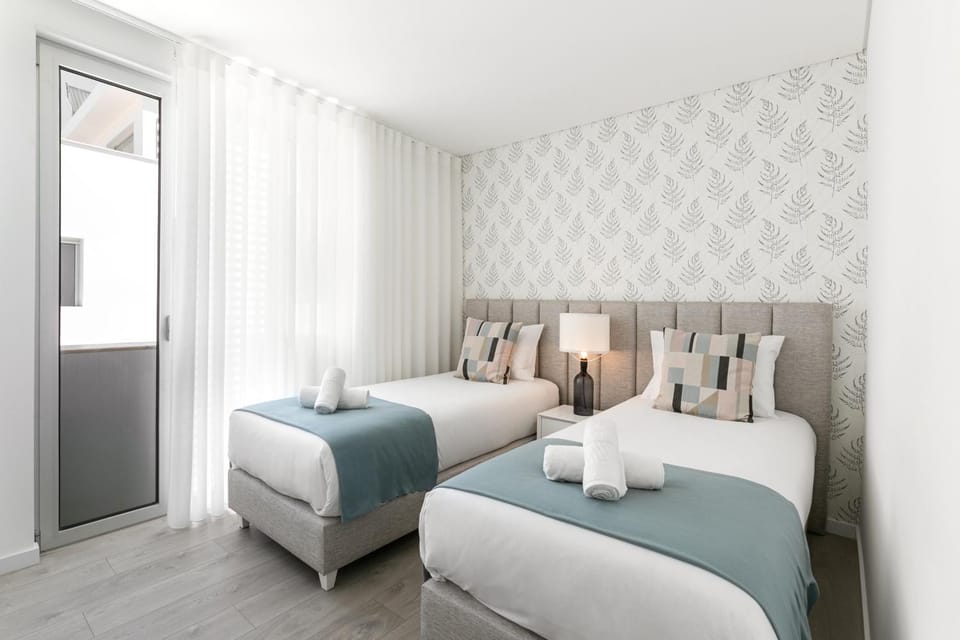 Bed, Photo of the whole room, Decorative detail, Bedroom, towels