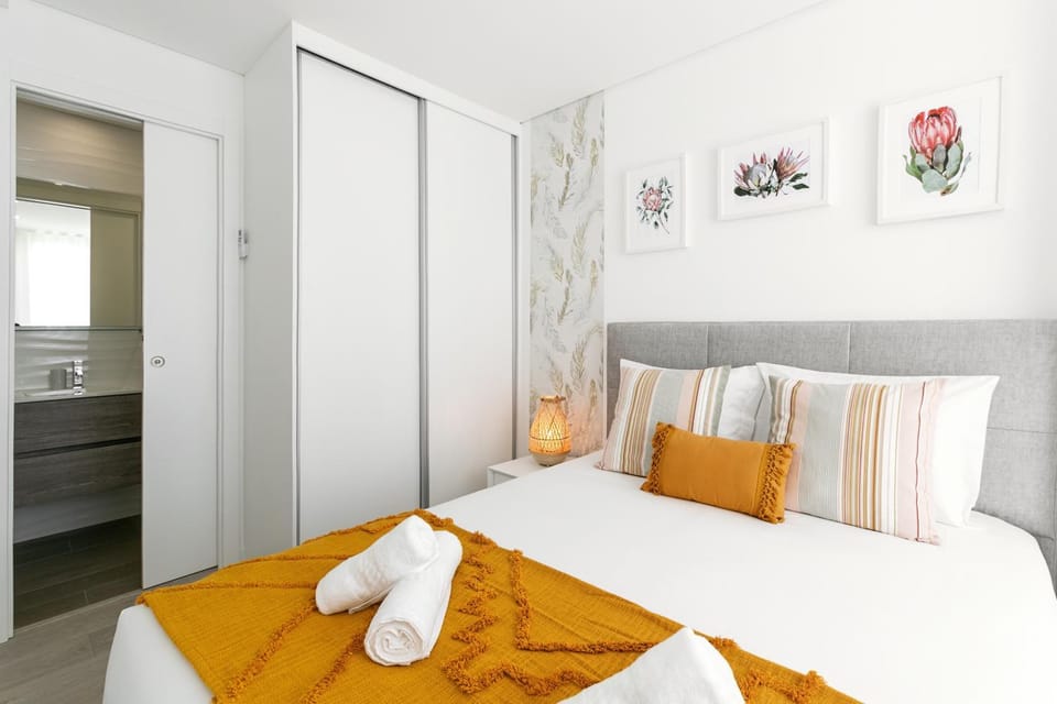Toilet, Bed, Bathroom, Photo of the whole room, Decorative detail, Bedroom, towels, wardrobe