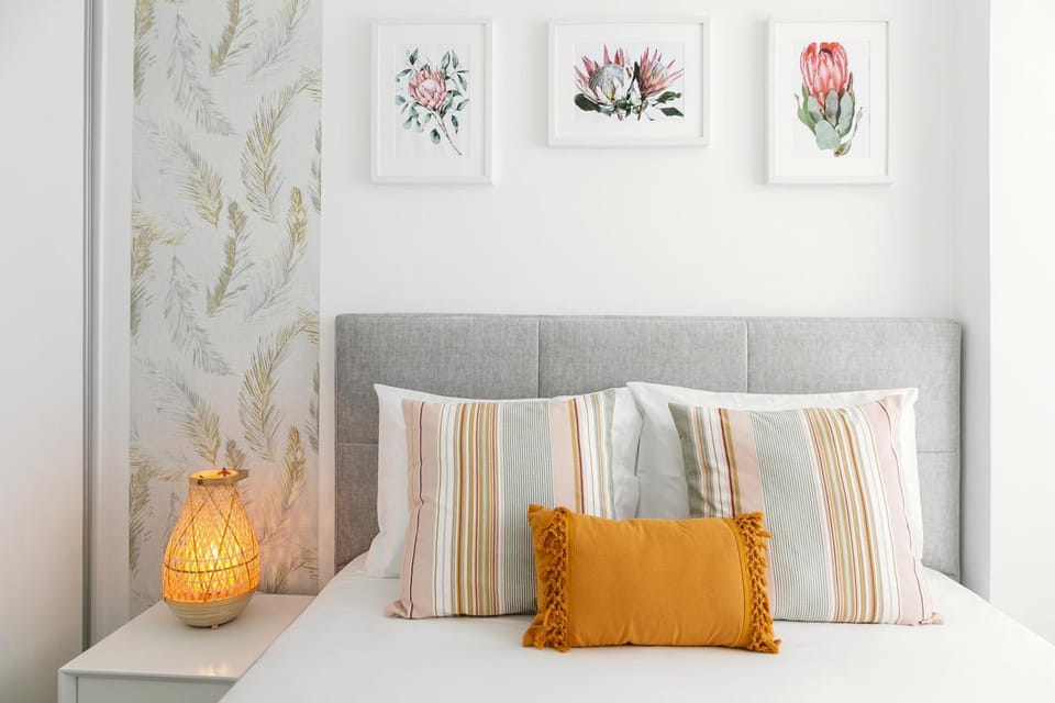 Bed, Photo of the whole room, Decorative detail, Bedroom