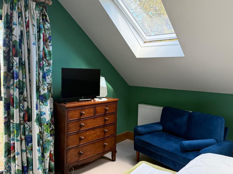 Cozy Bruton Studio with Stunning Views Apartment in Bruton