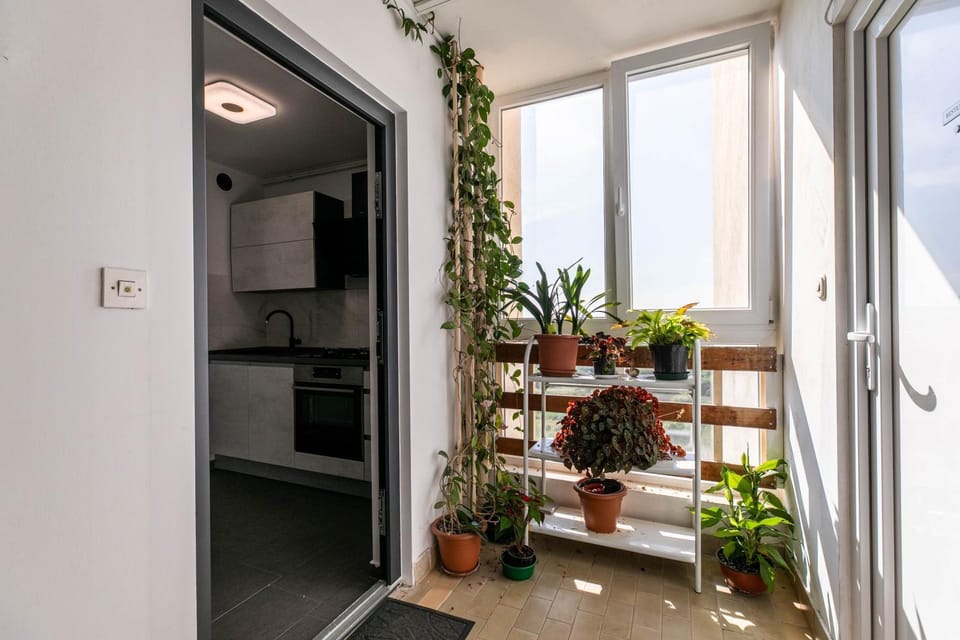 Facade/entrance, kitchen