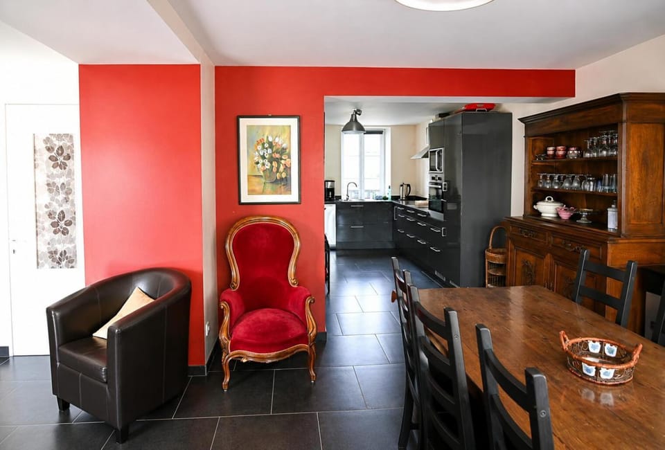 Le banc sous les tilleuls House in Grand Est