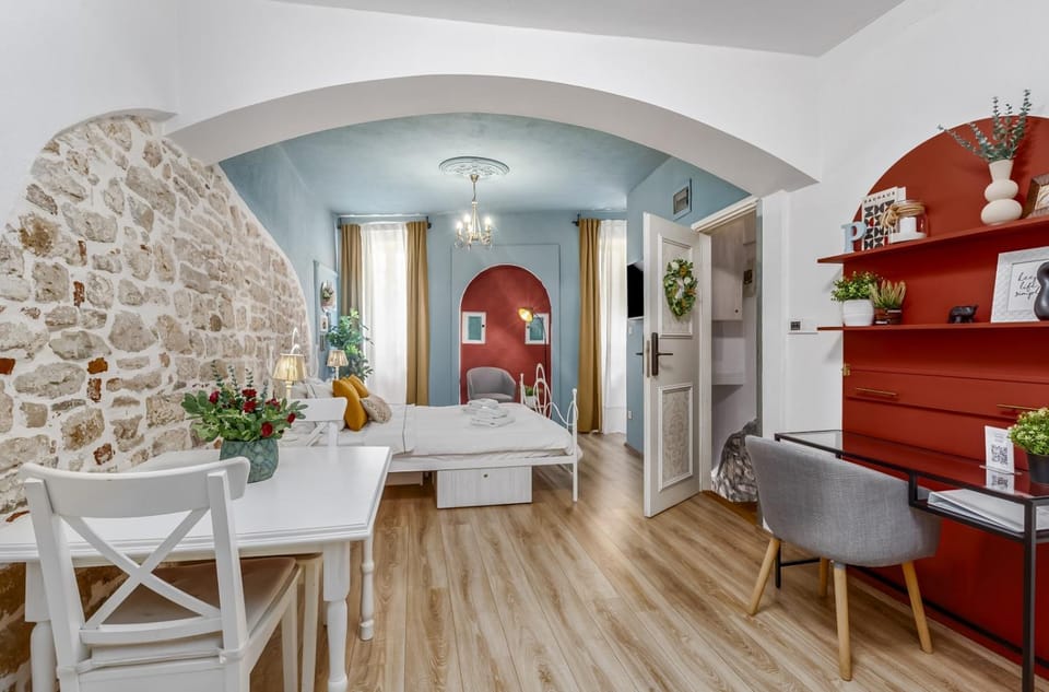 Bed, Seating area, Dining area, Bedroom