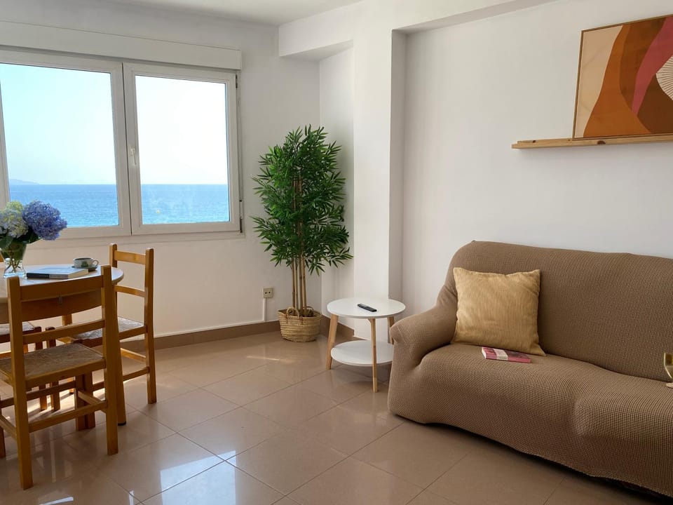 Living room, Dining area, Sea view
