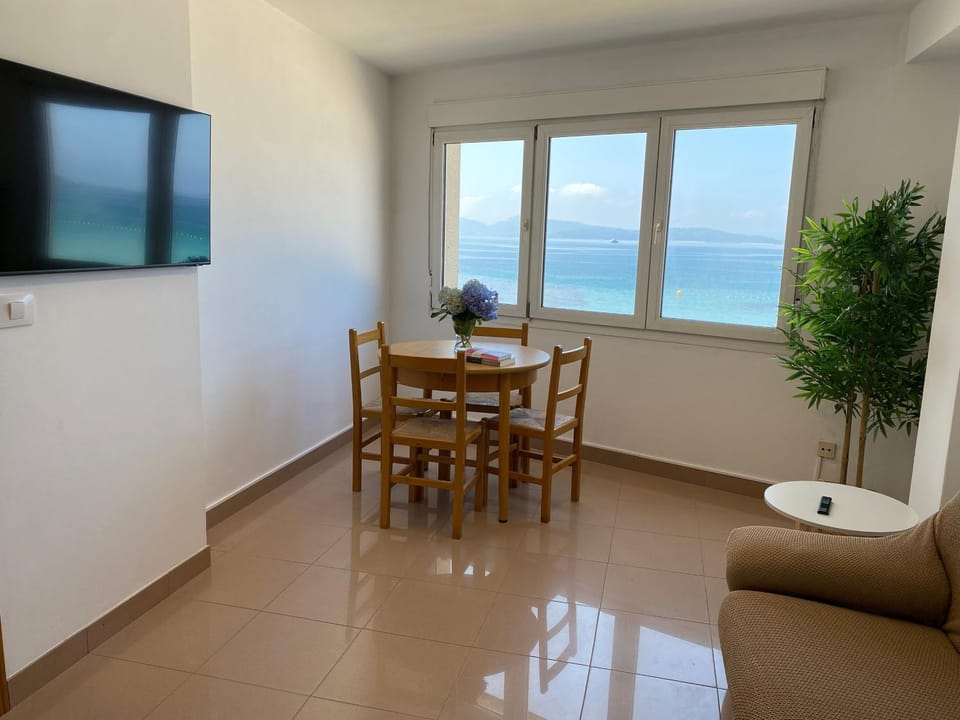 TV and multimedia, Living room, Sea view