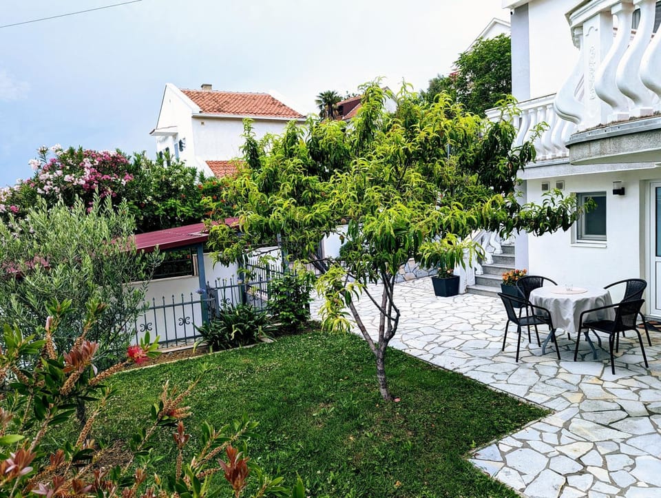 Garden, Seating area