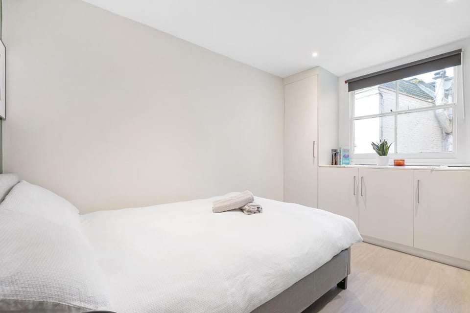 Bed, Bedroom, storage, towels, wardrobe
