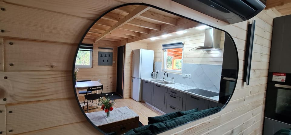 Kitchen or kitchenette, Dining area, minibar