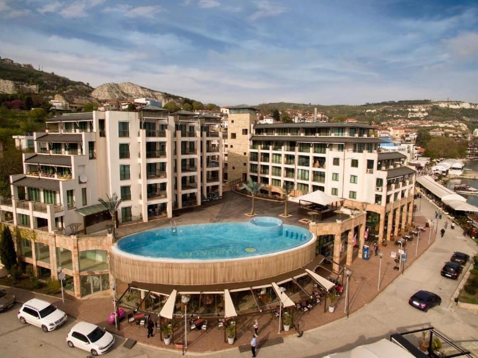 Property building, Bird's eye view, Swimming pool, Swimming pool, Location