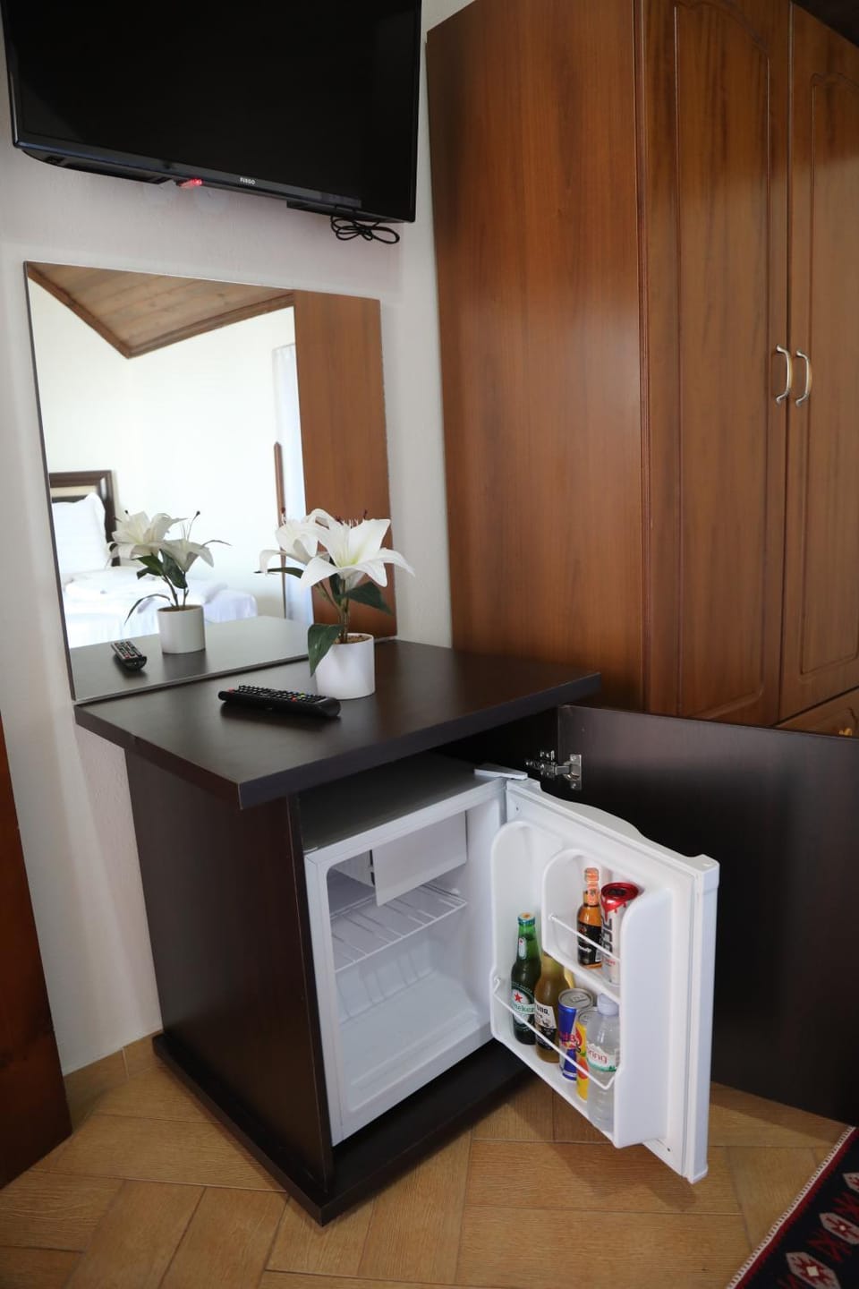oven, wardrobe