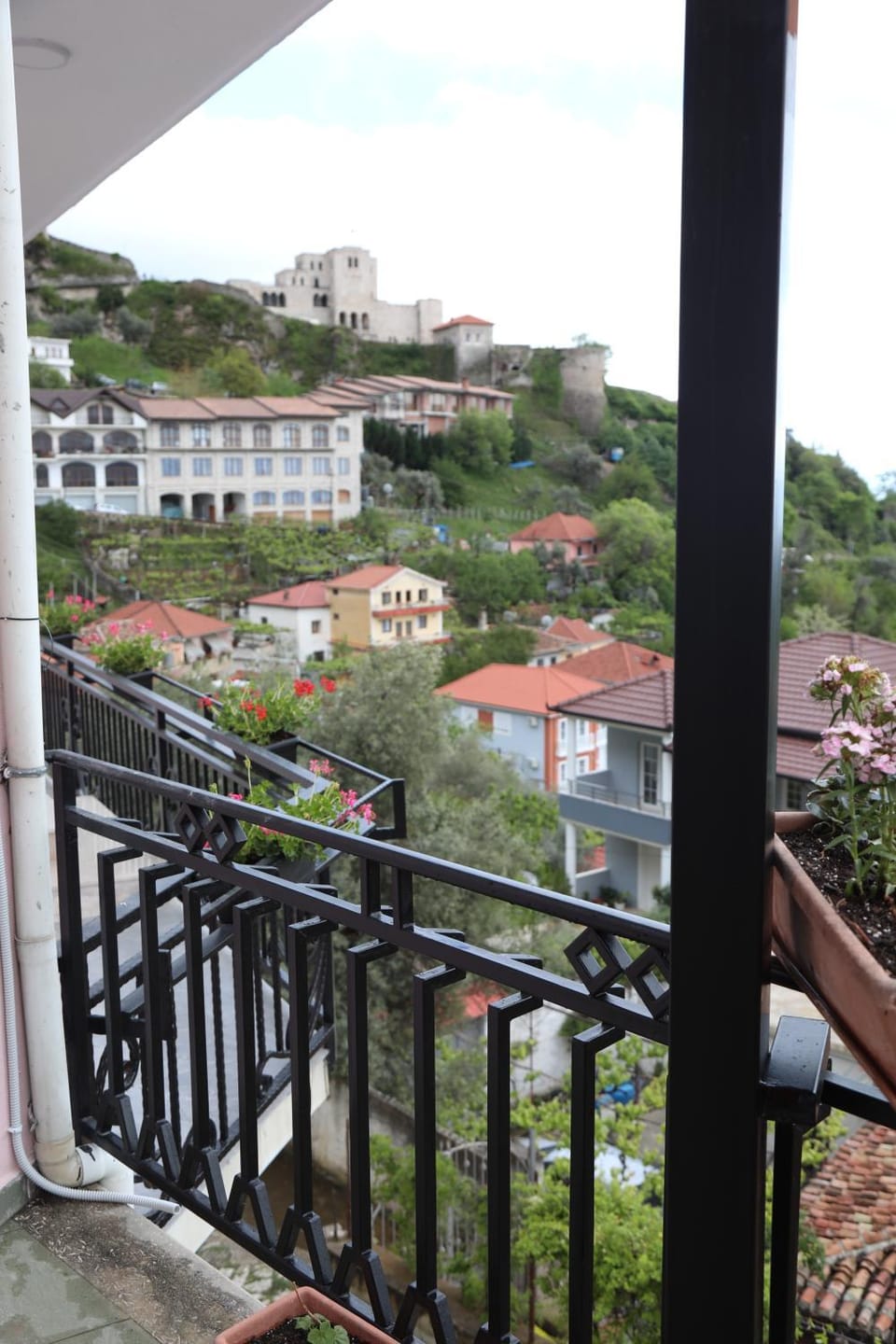 Property building, Spring, Day, Natural landscape, Garden, View (from property/room), Balcony/Terrace, City view, Garden view
