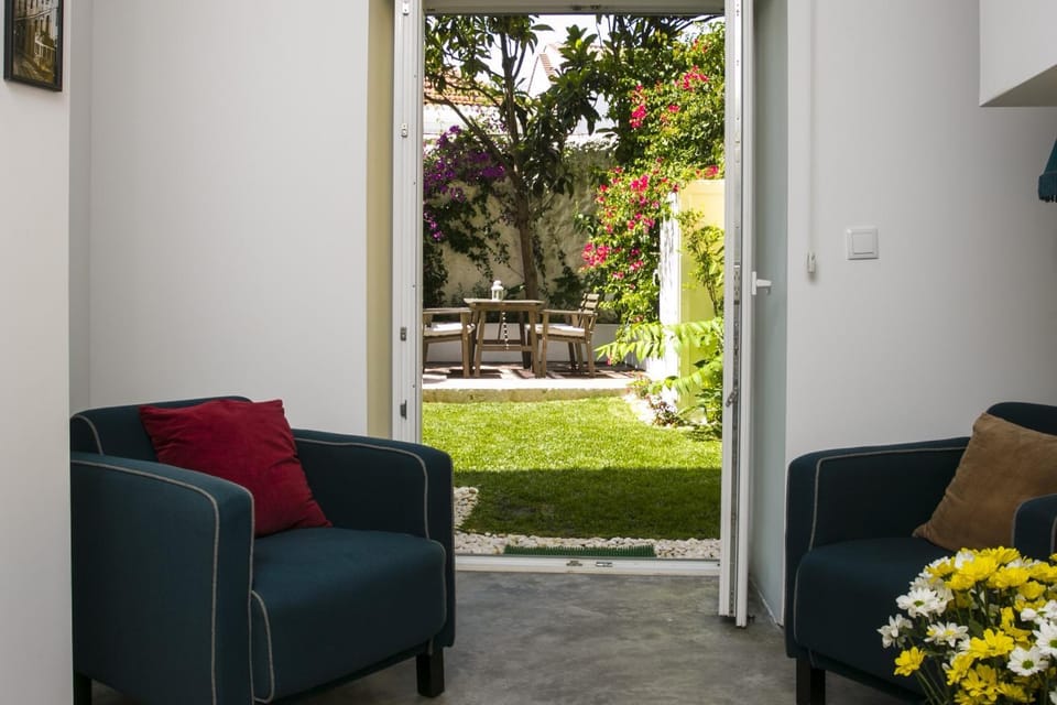 Garden, TV and multimedia, Living room, Seating area, Inner courtyard view