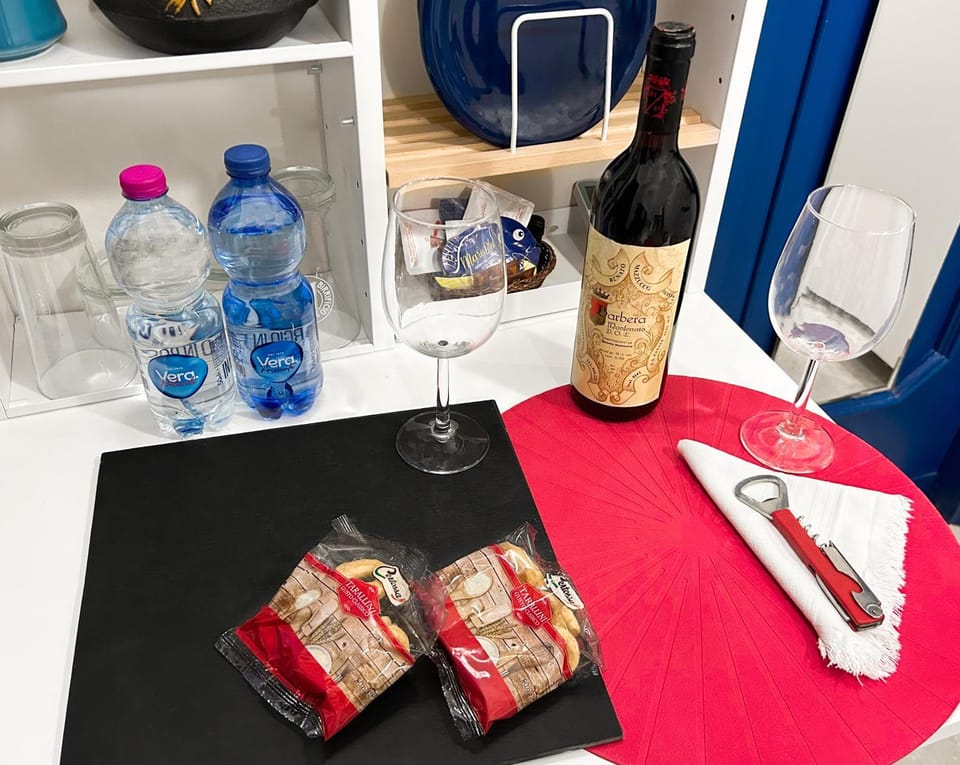 Kitchen or kitchenette, Food and drinks, Food, Drinks, Alcoholic drinks
