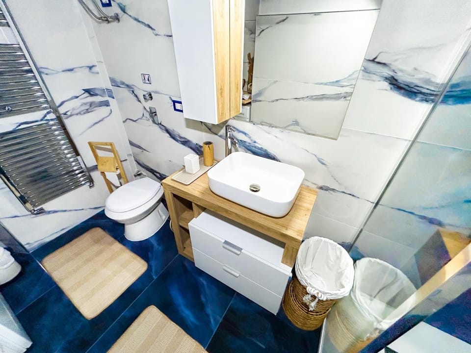 Bathroom, hair dryier, towels, towels