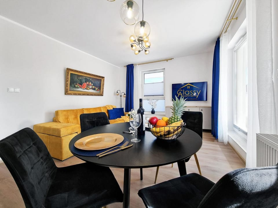 TV and multimedia, Living room, Dining area