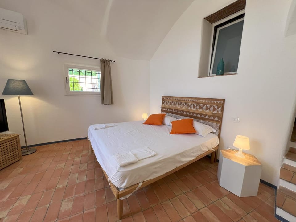 Bed, Photo of the whole room, Bedroom, air conditioner