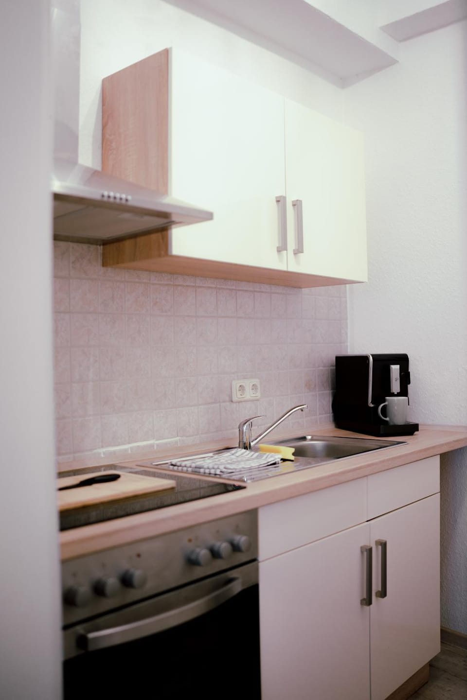 Coffee/tea facilities, Kitchen or kitchenette, pet friendly, stove
