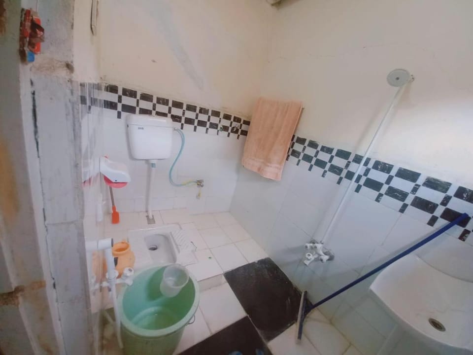Shower, Toilet, Bathroom, Bath, towels