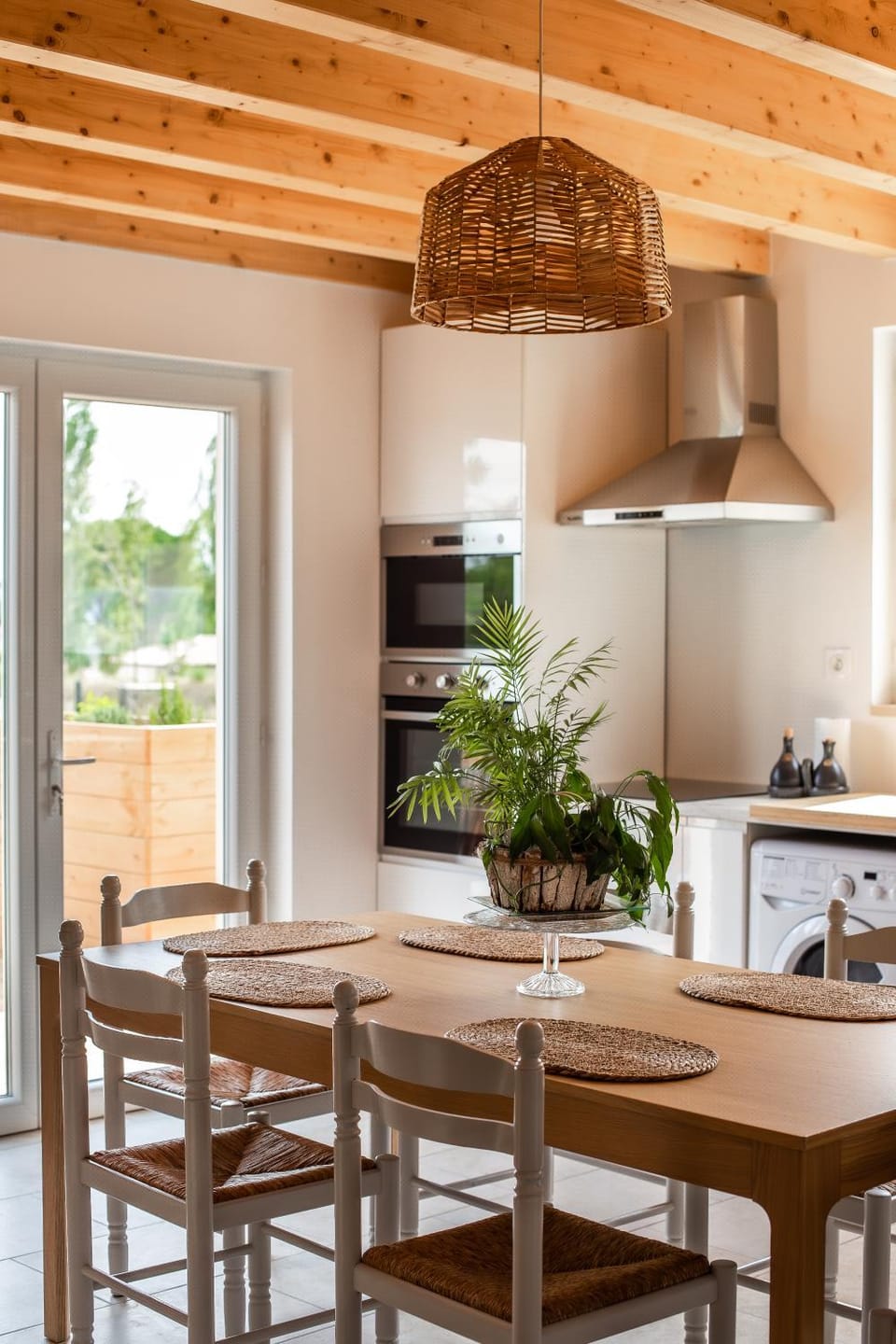Kitchen or kitchenette, Dining area, minibar, pet friendly, stove