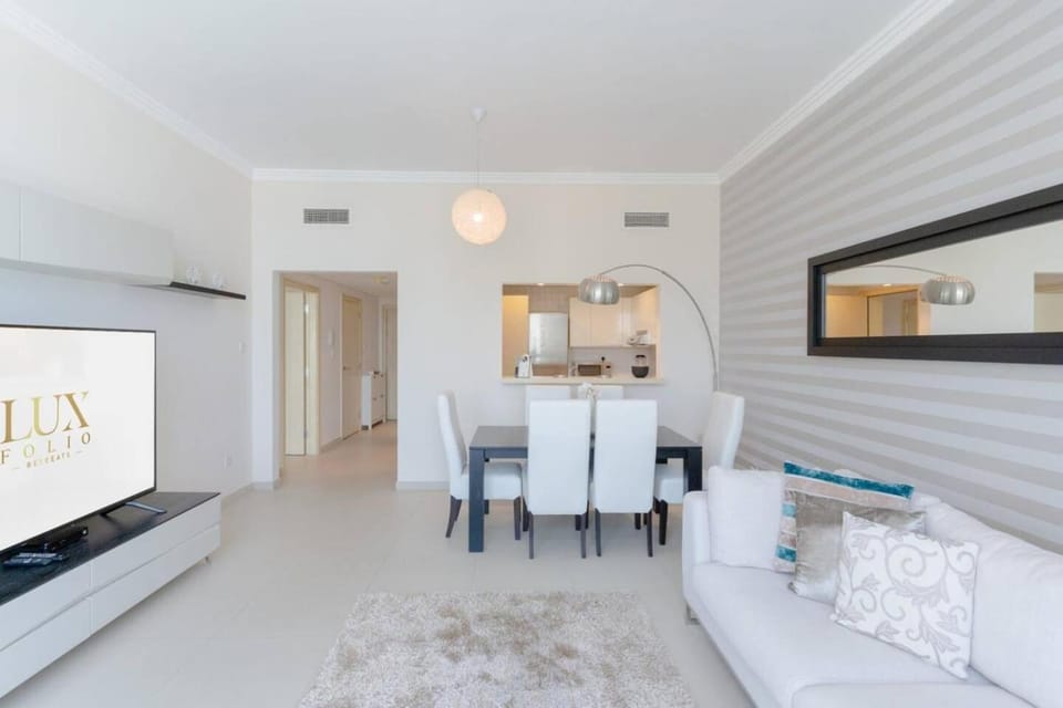 Living room, Photo of the whole room, Dining area