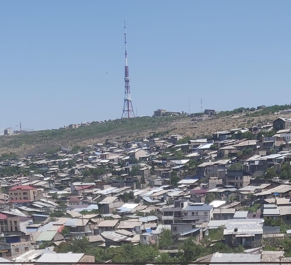 Property building, Day, Neighbourhood, City view, Mountain view