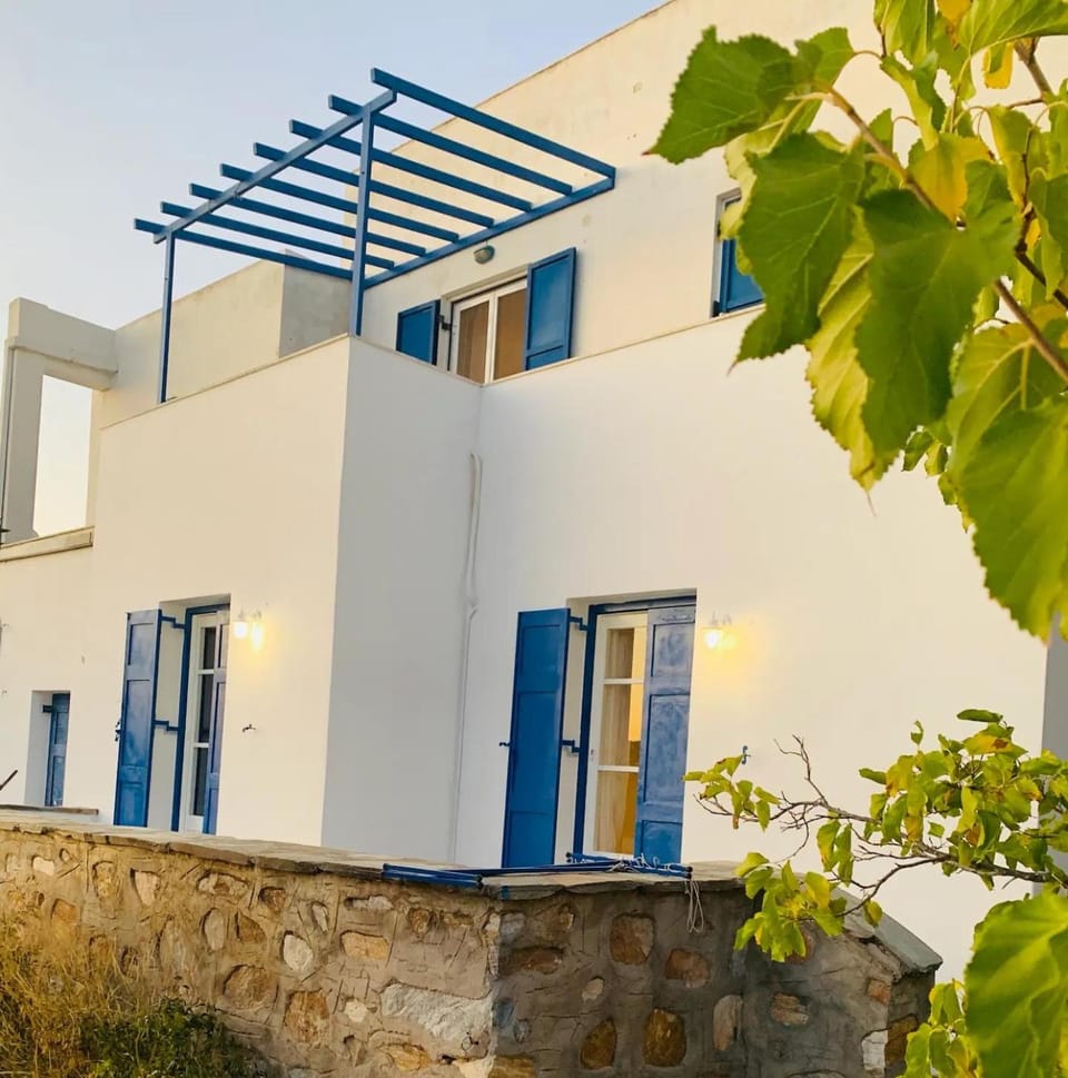 Property building, Facade/entrance, Balcony/Terrace